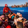 Người di cư được giải cứu ngoài khơi Libya. (Nguồn: AFP/TTXVN)