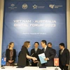 Lễ ký kết Bản ghi nhớ giữa Học viện Công nghệ Bưu chính Viễn thông (PTIT) với đối tác Australia. (Ảnh: Văn Linh/TTXVN)