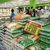 Các bao gạo được bày bán tại một siêu thị ở Penang, Malaysia. (Ảnh: AFP/TTXVN) 