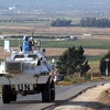 Chiếc xe của lực lượng Liên hợp quốc chạy dọc biên giới Israel-Liban. (Nguồn: Ali Dia/AFP) 