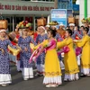 Cộng đồng người Chăm tại Bình Thuận diễu hành trong Lễ hội Đường phố Sắc màu Bình Thuận. (Ảnh: Nguyễn Thanh/TTXVN)