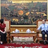 Tổng Giám đốc TTXVN Vũ Việt Trang trao đổi với Phó Chủ tịch thường trực Ủy ban Nhân dân tỉnh Bắc Giang Mai Sơn. (Ảnh: Danh Lam/TTXVN) 