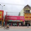 Khu vực hành lang suối tại tổ dân phố 4A, mặt tiền đường Hồ Chí Minh dài hơn 12 mét, vị trí đắc địa tại huyện Đăk Hà (Kon Tum), hiện cửa hàng Con Cưng thuê kinh doanh. Ảnh: Cao Nguyên-TTXVN 