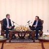 Chủ tịch Ủy ban Nhân dân Thành phố Hồ Chí Minh Phan Văn Mãi tiếp Giám đốc Điều hành Diễn đàn Kinh tế Thế giới (WEF) Jeremy Jurgens (trái). (Ảnh: Xuân Khu/TTXVN) 