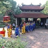 Lễ rước văn từ nhà thờ Tổ Chùa Côn Sơn sang Đền Nguyễn Trãi. (Ảnh: Mạnh Minh/TTXVN)