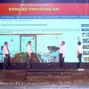 Lãnh đạo tỉnh Đồng Nai thực hiện nghi thức bấm nút ra mắt Cổng thông tin Điện tử Đảng bộ tỉnh. (Ảnh: TTXVN phát)