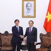 Phó Thủ tướng Trần Lưu Quang tiếp ông Masahiko Metoki, Tổng Giám đốc Liên minh Bưu chính Thế giới. (Ảnh: Văn Điệp/TTXVN) 