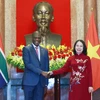 Phó Chủ tịch nước Võ Thị Ánh Xuân với Phó Tổng thống Nam Phi Paul Mashatile. (Ảnh: Lâm Khánh/TTXVN)