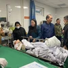 Nghệ An: Trần gỗ lớp học bất ngờ đổ sập, nhiều học sinh nhập viện