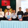 Sở Giao thông Vận tải và Cục Hải quan Thành phố Hồ Chí Minh ký kết quy chế phối hợp thu phí cảng biển. (Ảnh: Tiến Lực/TTXVN)