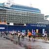  2.700 khách du lịch đầu tiên đến Huế bằng đường biển trong năm 2024. (Ảnh: Tường Vi/TTXVN)