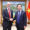 Phó Thủ tướng Trần Hồng Hà tiếp Đại sứ Canada tại Việt Nam Shawn Steil ngày 23/5/2023. (Ảnh: Văn Điệp/TTXVN)