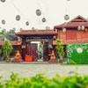 Nhà sàn gỗ lim lớn nhất Việt Nam thuộc Khu Du lịch sinh thái Him Lam Resort được trang hoàng sẵn sàng phục vụ du khách. (Ảnh: TTXVN phát)