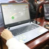 Giáo viên sử dụng phần mềm ứng dụng trí tuệ nhân tạo (AI). (Ảnh: Nguyễn Thành/TTXVN)