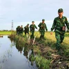 Cán bộ chiến sỹ Đồn Biên phòng Vĩnh Nguơn (An Giang) tuần tra, kiểm soát biên giới. (Ảnh: Công Mạo/TTXVN)