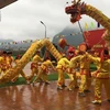 Múa rồng trong Lễ hội chùa Sùng Phúc, huyện Hạ Lang, tỉnh Cao Bằng. (Ảnh: TTXVN phát) 