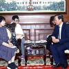 Chủ tịch Ủy ban Nhân dân Thành phố Hồ Chí Minh Phan Văn Mãi tiếp bà Hirose Noriko, Đại sứ Du lịch Thành phố Hồ Chí Minh tại tỉnh Aichi (Nhật Bản). (Ảnh: Xuân Khu/TTXVN)