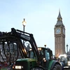 Hơn 100 máy kéo "bao vây" tòa nhà Quốc hội Anh