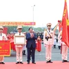 Thủ tướng Phạm Minh Chính trao Danh hiệu Anh hùng Lực lượng Vũ trang Nhân dân cho lực lượng Cảnh sát Cơ động. (Ảnh: Dương Giang/TTXVN)