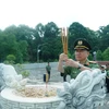 Đại tướng Tô Lâm, Bộ trưởng Bộ Công an dâng hương tại Khu Di tích lịch sử Ban An ninh Trung ương cục miền Nam. (Ảnh: Thanh Tân/ TTXVN)
