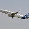 Máy bay Airbus A320neo thực hiện chuyến bay thử nghiệm tại Blagnac, Pháp. (Ảnh: AFP/TTXVN)