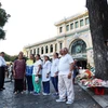 Đoàn khách Ấn Độ tham quan Bưu điện Trung tâm Thành phố Hồ Chí Minh. (Ảnh: Hồng Đạt/TTXVN)