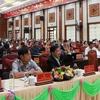 Các đại biểu biểu quyết bãi nhiệm chức vụ Trưởng ban Dân tộc Hội đồng Nhân dân tỉnh Gia Lai. (Ảnh: Hồng Điệp/ TTXVN)