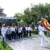 Đoàn đại biểu lãnh đạo, nguyên lãnh đạo Đảng, Nhà nước, Mặt trận Tổ quốc Việt Nam đến dâng hương, dâng hoa tưởng nhớ, tri ân các Anh hùng Liệt sỹ tại Nghĩa trang Liệt sỹ Quốc gia A1. (Ảnh: Tuấn Anh/TTXVN)