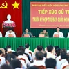 Thủ tướng Phạm Minh Chính và Đoàn Đại biểu Quốc hội thành phố Cần Thơ tiếp xúc cử tri quận Ô Môn. (Ảnh: Dương Giang/TTXVN)