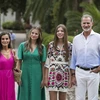 (Từ trái sang) Hoàng hậu Letizia, Công chúa Leonor, Công chúa Sofia và Nhà vua Felipe VI trong kỳ nghỉ hè ở đảo Mallorca, Tây Ban Nha ngày 31/7/2023. (Ảnh: AFP/TTXVN)
