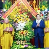 Thủ tướng Phạm Minh Chính chúc mừng các Chư tôn Giáo phẩm Giáo hội Phật giáo Việt Nam nhân dịp Đại lễ Phật đản 2024. (Ảnh: Dương Giang/TTXVN)