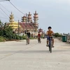 Tuyến đường giao thông nông thôn từ cồn An Vĩnh đi thắng cảnh Cổng Tò Vò được huyện Lý Sơn nâng cấp, cải tạo đưa vào sử dụng tháng 12/2022. (Ảnh: Phạm Cường/TTXVN)