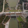 Cống Xuân Quang là công trình đầu tiên của Hệ thống thủy lợi Bắc Hưng Hải ở xã Xuân Quang, huyện Văn Giang, Hưng Yên nhìn từ trên cao. (Ảnh: Vũ Sinh/TTXVN)