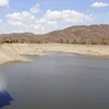 Lượng nước ở hồ Tân Giang dần khô cạn, không đủ tưới cho sản xuất vụ Hè Thu của huyện Thuận Nam, tỉnh Ninh Thuận. (Ảnh: Công Thử/TTXVN)