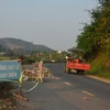 Tuyến giao thông huyết mạch nối huyện Lắk với huyện Krông Ana, tỉnh Đắk Lắk bị sạt lở gây nguy hiểm cho giao thông và ảnh hưởng tới giao lưu kinh tế. (Ảnh: Tuấn Anh/TTXVN)
