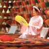 Đến nay, nơi đây không chỉ là làng nghề truyền thống nổi tiếng của cố đô Huế mà còn là địa điểm du lịch hấp dẫn đối với du khách trong và ngoài nước. (Ảnh: Minh Quyết/TTXVN)