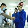 Nhân viên y tế chia thuốc cho bệnh nhân tại Bệnh viện Tâm thần Trung ương 1. (Ảnh: Minh Quyết/TTXVN)