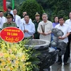 Chủ tịch nước Tô Lâm dâng hương tưởng nhớ Bác Hồ tại Khu Di tích Quốc gia Đặc biệt Pác Bó. (Ành: Nhan Sáng/TTXVN)
