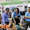 Doanh nghiệp giới thiệu sản phẩm tới khách tham quan tại Triển lãm Agri Vietnam 2024. (Ảnh: Xuân Anh/TTXVN)