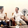 Ông Nguyễn Quốc Khánh (phải), Phó Trưởng Ban Tuyên giáo Tỉnh ủy Quảng Trị, chia sẻ về Quy định 144 của Bộ Chính trị với phóng viên TTXVN. (Ảnh: TTXVN phát)