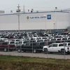 Xe ôtô của hãng General Motors chờ xuất xưởng tại Flint, bang Michigan, Mỹ. (Ảnh: AFP/TTXVN)