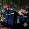 Việc cứu nạn, cứu hộ gặp nhiều khó khăn do vị trí hang động bị sập có địa hình hiểm trở. (Ảnh: Nguyễn Công Hải/ TTXVN)