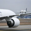 Máy bay của hãng hàng không Lufthansa hạ cánh xuống sân bay Frankfurt, Đức. (Ảnh: THX/TTXVN)