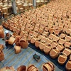 Sản xuất mây tre đan xuất khẩu ở Phú Xuyên, Hà Nội. (Ảnh Trọng Đạt/TTXVN)