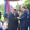 Quốc vương Norodom Sihamoni đón Chủ tịch nước Tô Lâm. (Ảnh: Nhan Sáng/TTXVN)