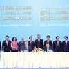 Chủ tịch nước Tô Lâm chứng kiến Lễ ký kết các biên bản thỏa thuận giữa Vietnam Airlines với các đối tác tại Campuchia. (Ảnh: Nhan Sáng/TTXVN)