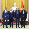 Chủ tịch nước Tô Lâm với Đại sứ các nước thuộc Tổ chức các quốc gia Turkic. (Ảnh: Nhan Sáng/TTXVN)