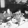 Phái đoàn phụ nữ Thụy Sĩ gặp Phái đoàn Việt Nam tại Trụ sở Liên hợp quốc ở Geneva (1954), bày tỏ tình hữu nghị và tinh thần đoàn kết đấu tranh cho hòa bình tại Việt Nam. (Ảnh: Tư liệu TTXVN)