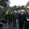 Tổng Bí thư, Chủ tịch nước Nguyễn Phú Trọng xem trưng bày, giới thiệu các khí tài quân sự của ngành Quốc phòng (Hà Nội, 10/1/2019). (Ảnh: Trí Dũng/TTXVN)