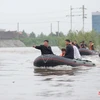 Nhà lãnh đạo Triều Tiên Kim Jong-un thị sát vùng ngập lụt tại tỉnh Bắc Phyongan ngày 31/7/2024. (Ảnh: KCNA/TTXVN)